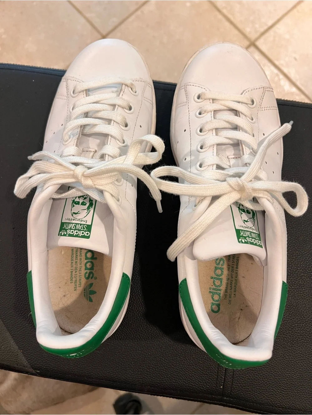 Adidas Stan Smith sneakers with a signature green heel cap - Picture 4 of 5